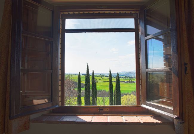 Ferienwohnung in Cinigiano - Typical Stone House looking Banfi Wineries