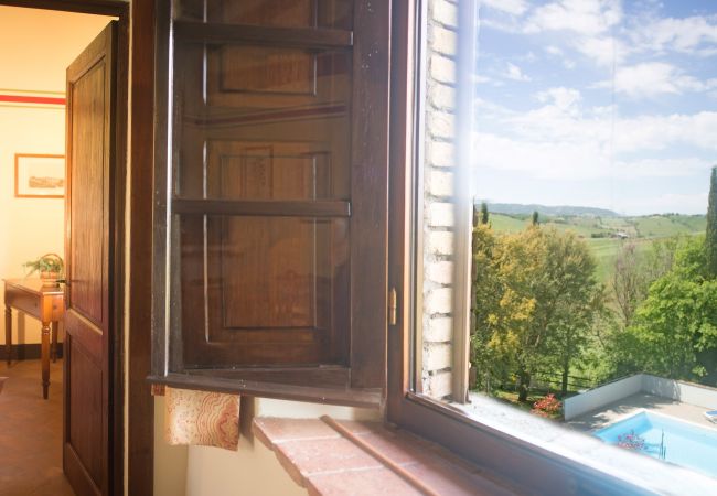 Ferienwohnung in Cinigiano - Typical Stone House looking Banfi Wineries