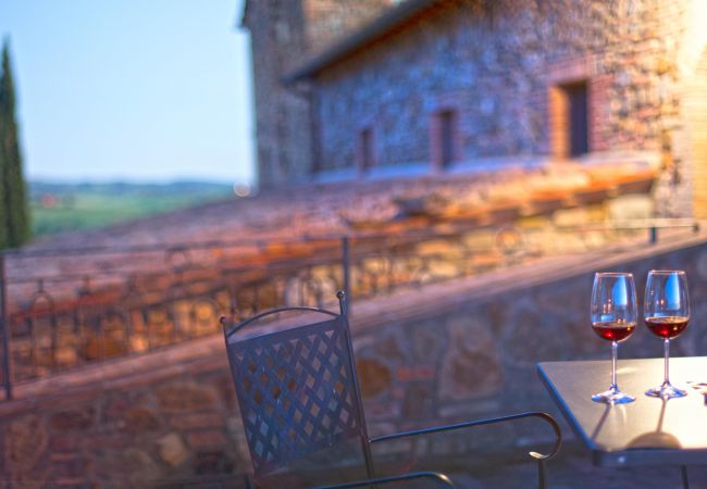 Ferienwohnung in Cinigiano - Typical Stone House looking Banfi Wineries
