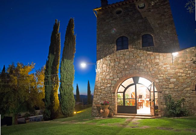 Ferienwohnung in Cinigiano - Typical Stone House looking Banfi Wineries