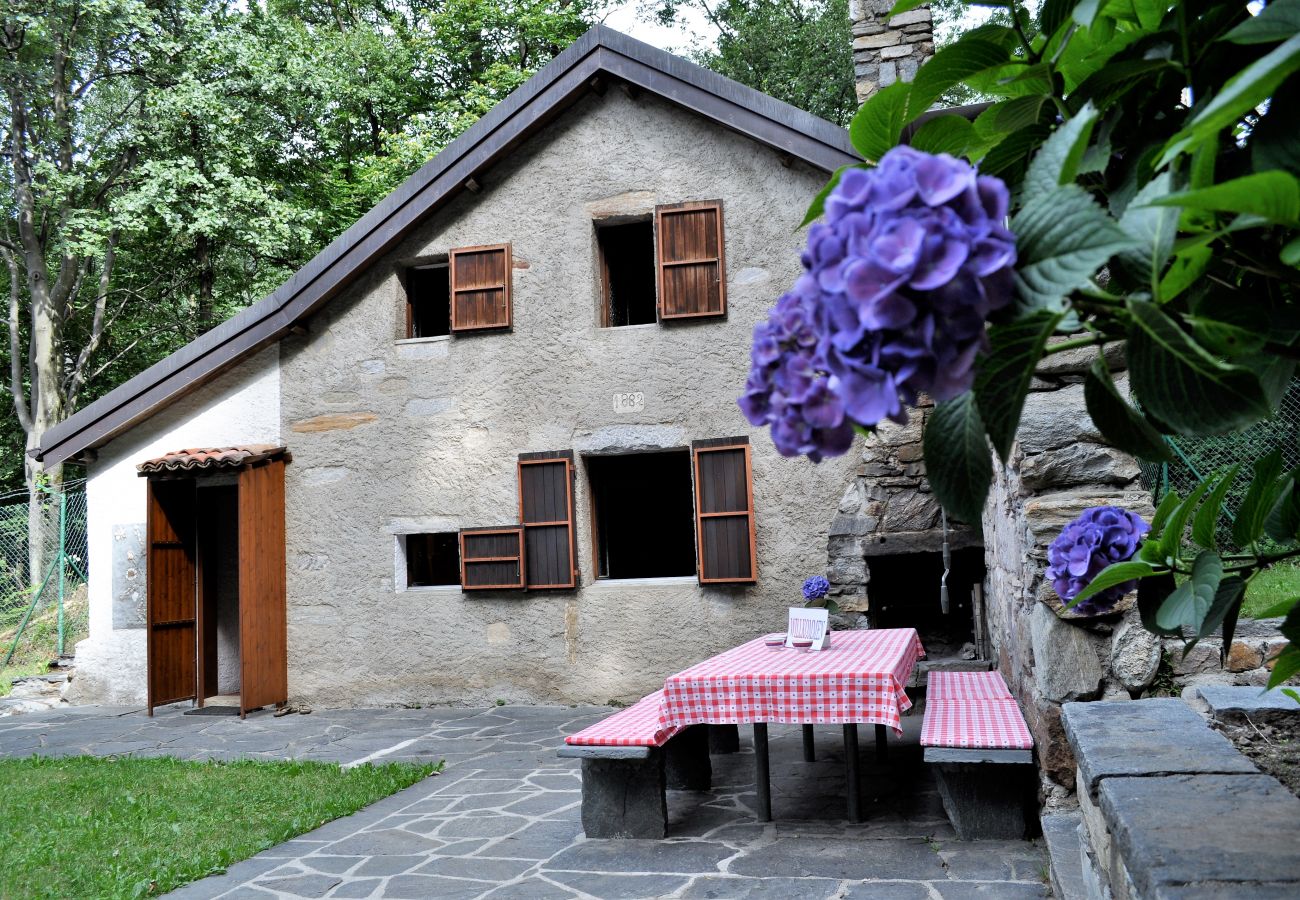 Landhaus in Lelgio - Typical, Romantic Tessiner Cottage