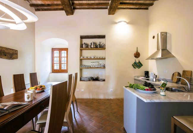 Ferienwohnung in Certaldo - Luxury, Sustainability and Eco Pool in Tower Apt. Ferienwohnung in Certaldo - Luxury, Sustainability and Eco Pool in Tower Apt.