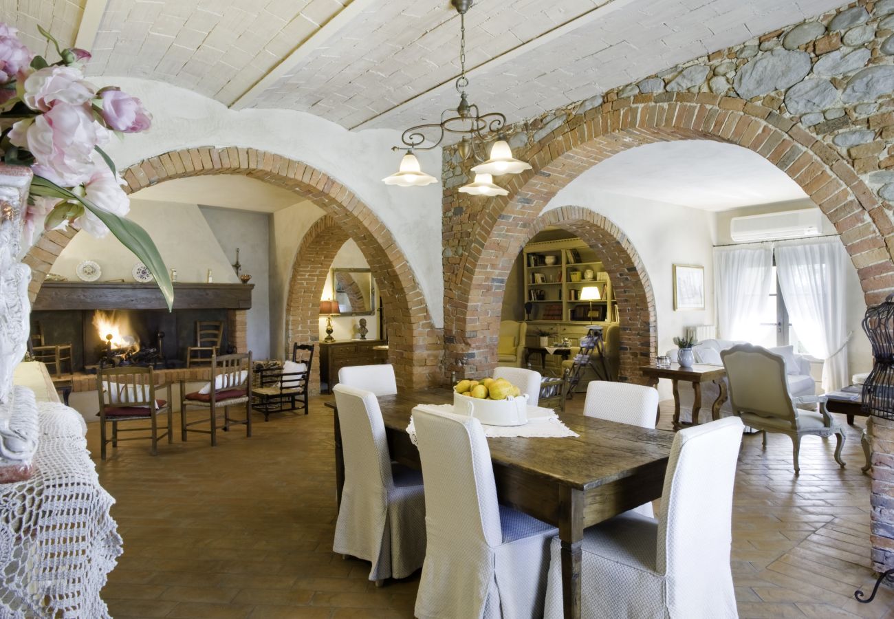 Villa in Terranuova Bracciolini - Villa Valdarno up to 12 Guests