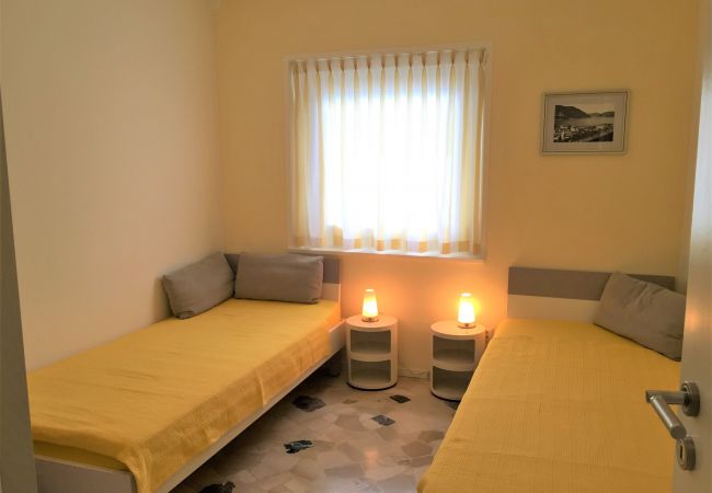 Chalet à Riva San Vitale - Direct on Lugano Lake: Take a Swim from your Villa Chalet à Riva San Vitale - Direct on Lugano Lake: Take a Swim from your Villa