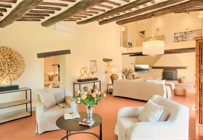 Villa a Castellina in Chianti - Villa in Castellina w. Pool, Garden & Winery Villa a Castellina in Chianti - Villa in Castellina w. Pool, Garden & Winery