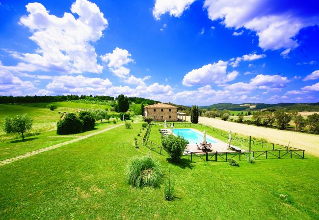 Casa rurale a Volterra - Private Villa with Pool close to Seaside