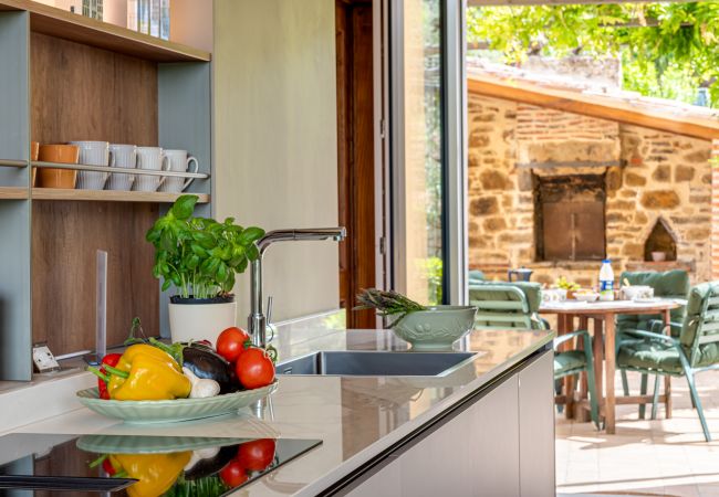 Appartamento a Monte San Savino - Villa Ceppeto's Brand New Arches w/ Tesla Charger