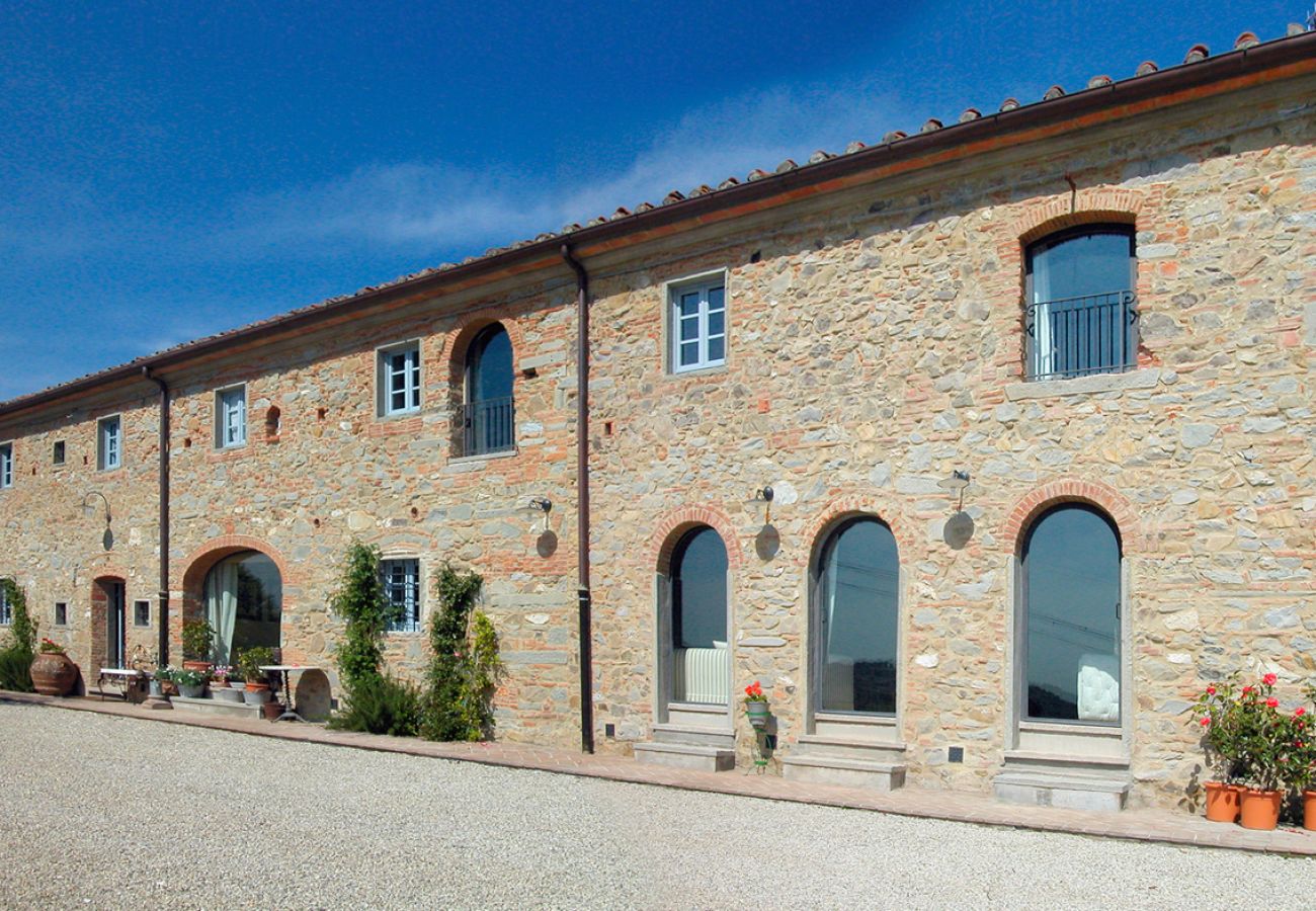 Villa a Carmignano - BestOfTuscany Historic Villa Fattoria La Serra