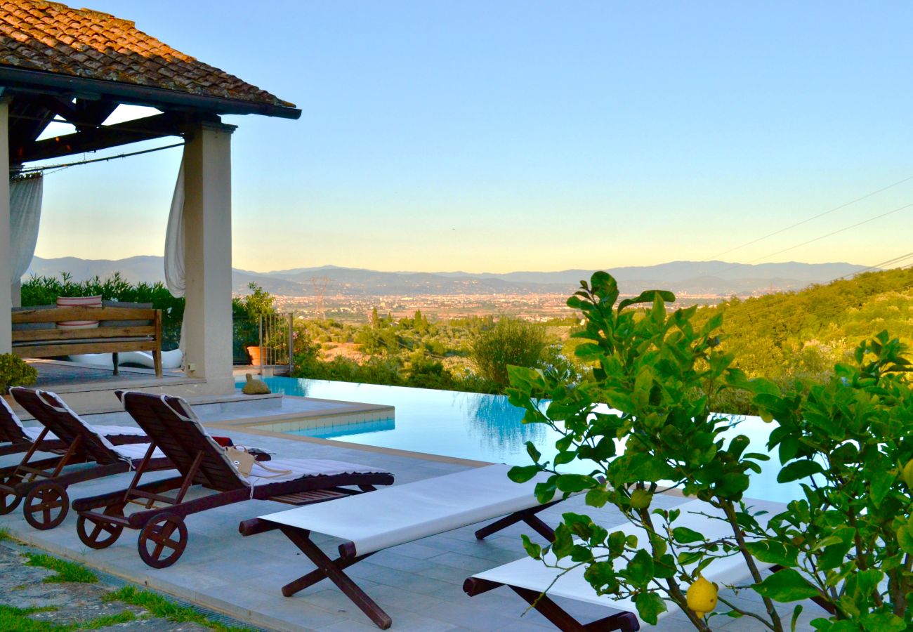 Villa a Carmignano - BestOfTuscany Historic Villa Fattoria La Serra
