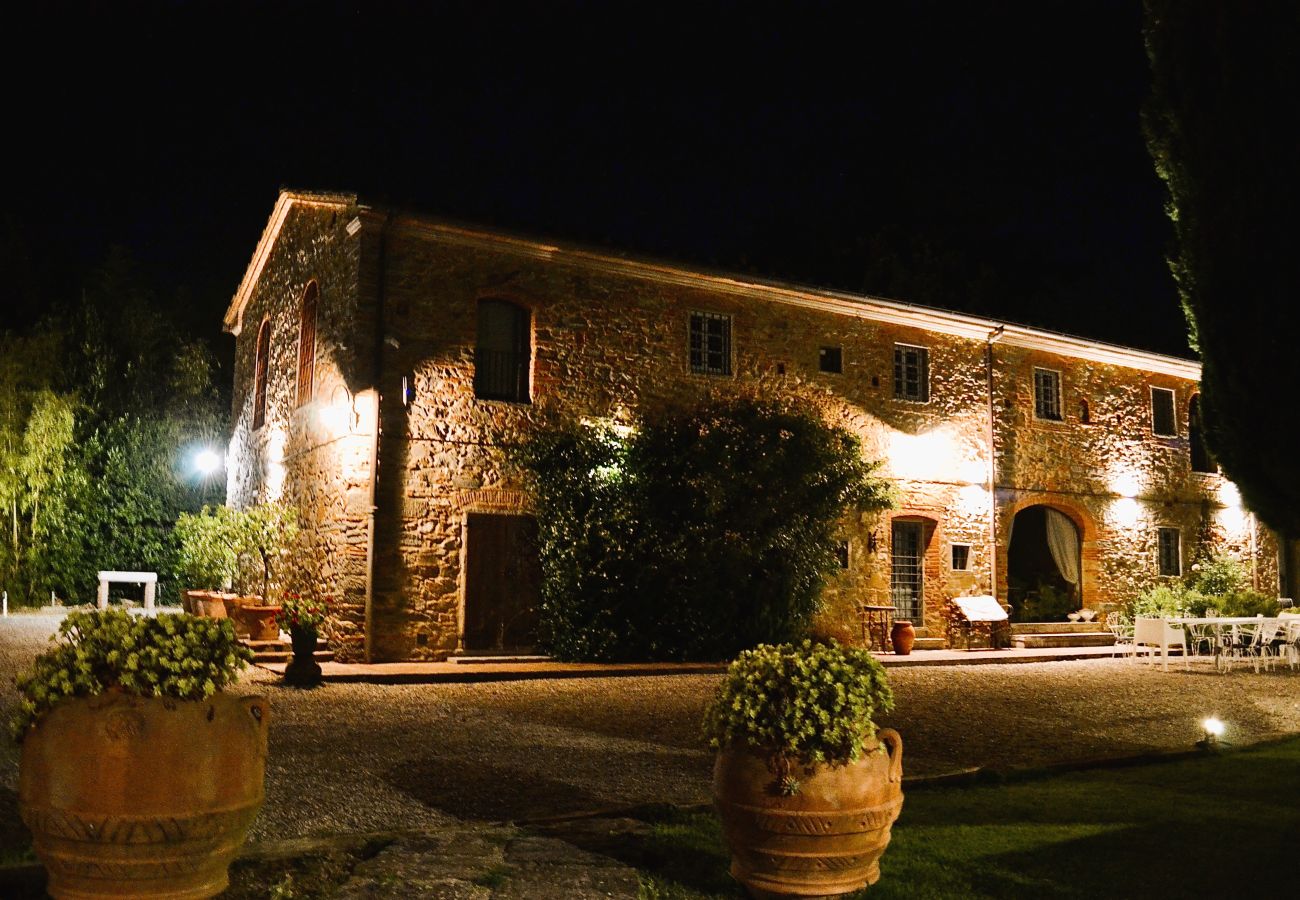 Villa a Carmignano - BestOfTuscany Historic Villa Fattoria La Serra