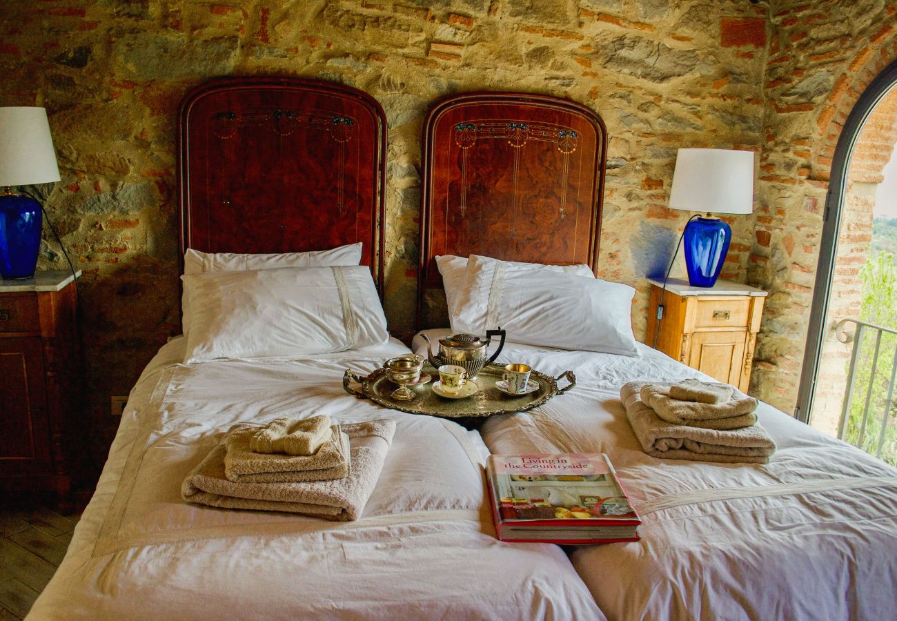 Villa a Carmignano - BestOfTuscany Historic Villa Fattoria La Serra