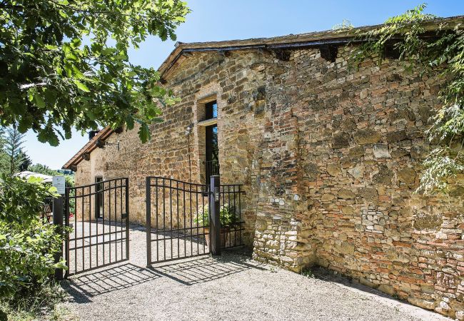 Appartement in Certaldo - Luxury, Sustainability and Eco Pool in Frangi Apt. Appartement in Certaldo - Luxury, Sustainability and Eco Pool in Frangi Apt.