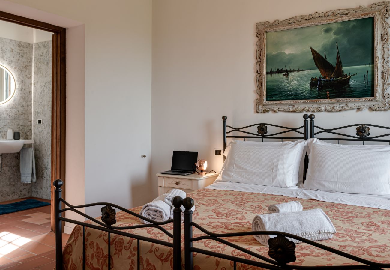Appartement in Monte San Savino - Villa Ceppeto's Brand New Arches w/ Tesla Charger