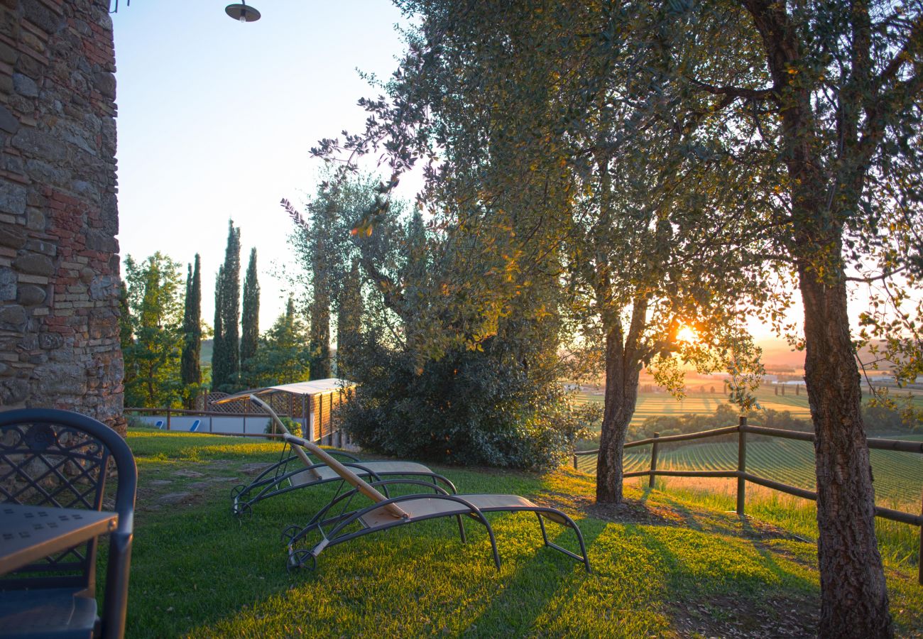 Apartment in Cinigiano - Private Cozy Apartment Argine