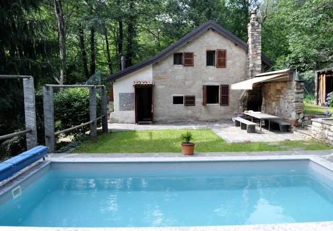 Cottage in Lelgio - Typical, Romantic Tessiner Cottage