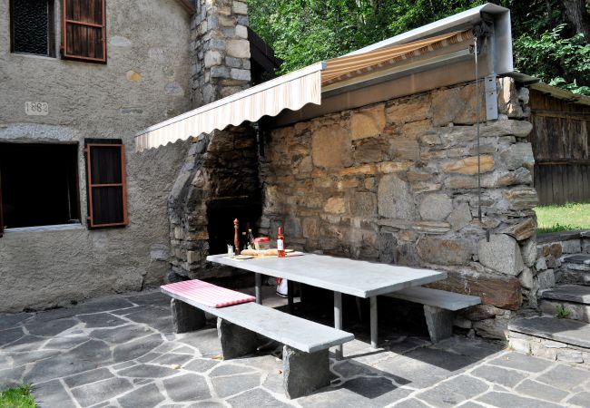 Cottage in Lelgio - Typical, Romantic Tessiner Cottage