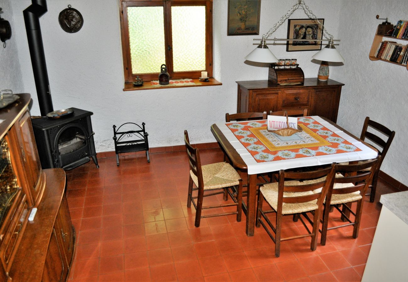 Cottage in Lelgio - Typical, Romantic Tessiner Cottage