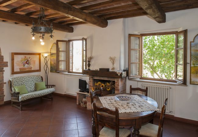 Apartment in Asciano - Your Agritourism with Charme at Mandorlinovo