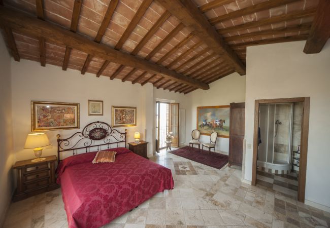 Apartment in Asciano - Your Agritourism with Charme at Mandorlinovo