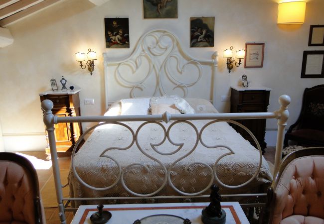 Villa in Carmignano - Close to Florence, Jacuzzi & Breathtaking View