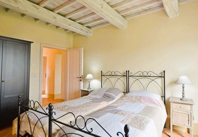 Apartment in Trequanda - Luxury 3 Rooms Apt. Olives in Siena Resort