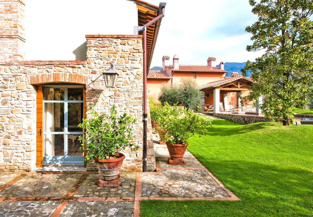 Villa in Pian di Sco - Villa Magnolia in most Exclusive Borgo in Tuscany