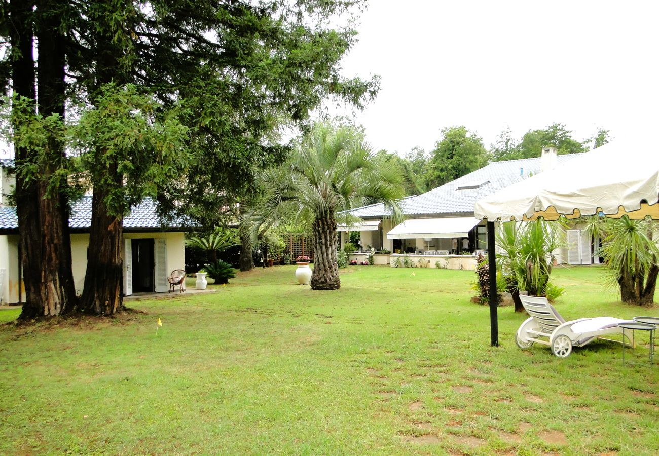 Villa in Cinquale - New Entry: Villa Forte dei Marmi in Versilia