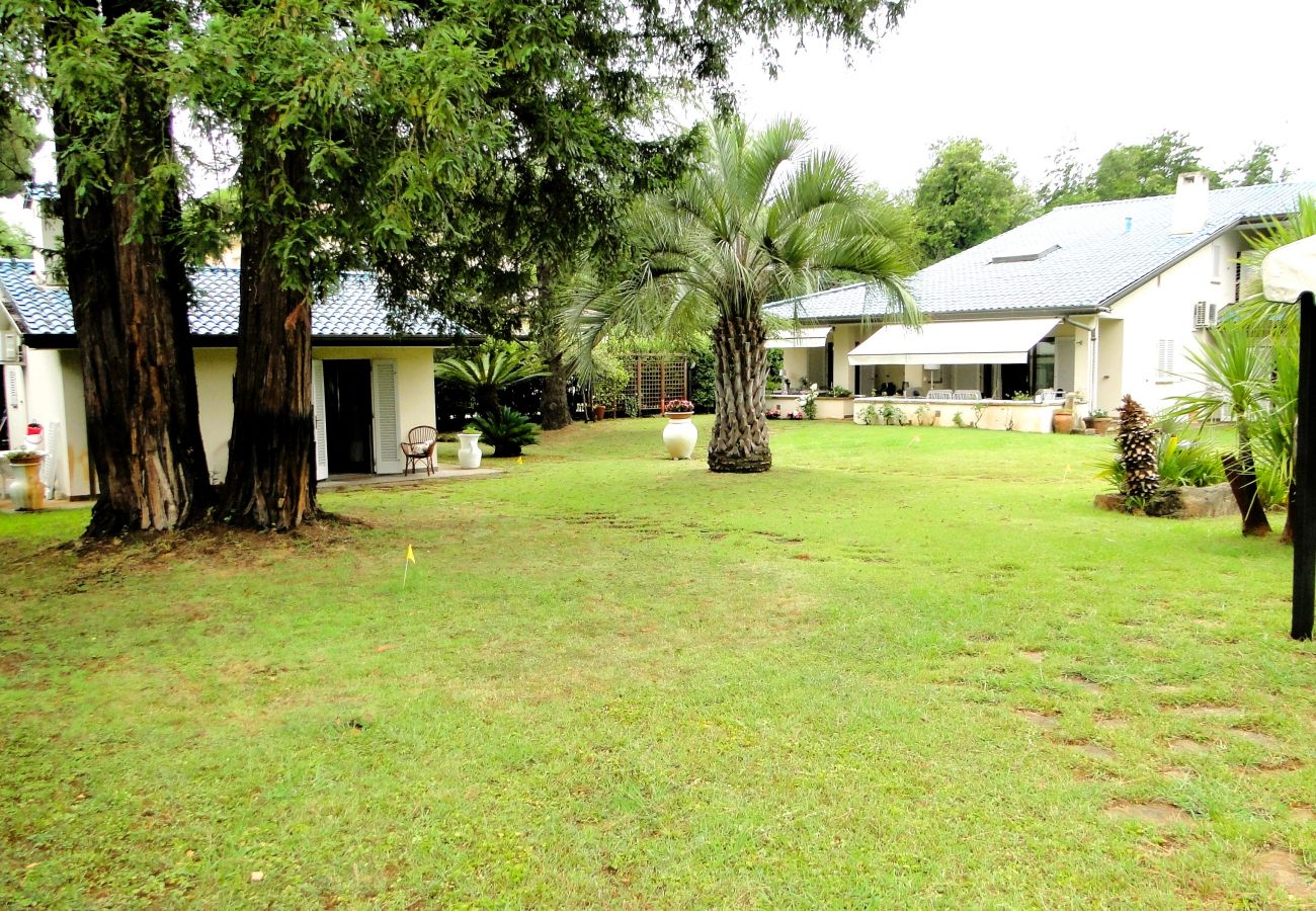 Villa in Cinquale - New Entry: Villa Forte dei Marmi in Versilia