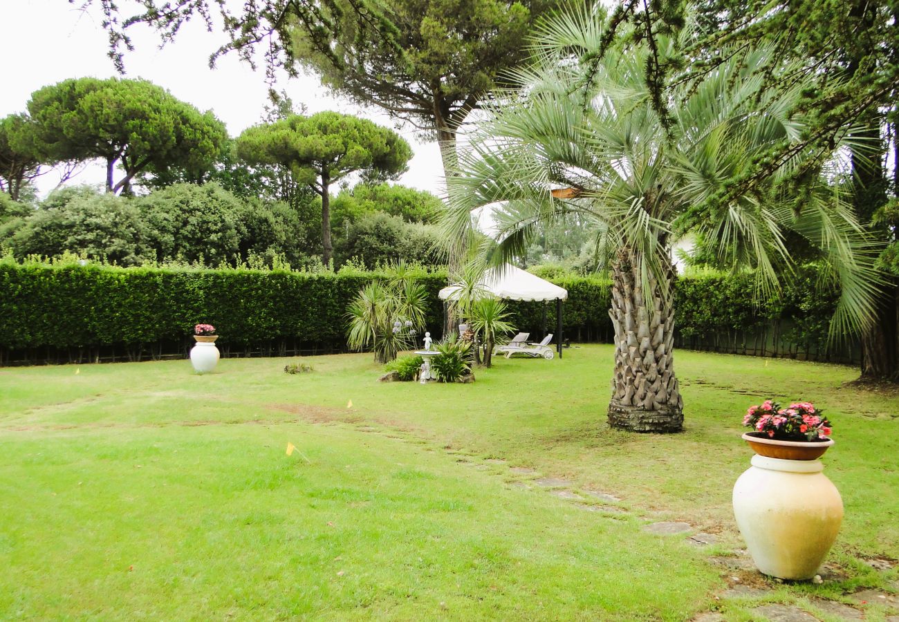 Villa in Cinquale - New Entry: Villa Forte dei Marmi in Versilia