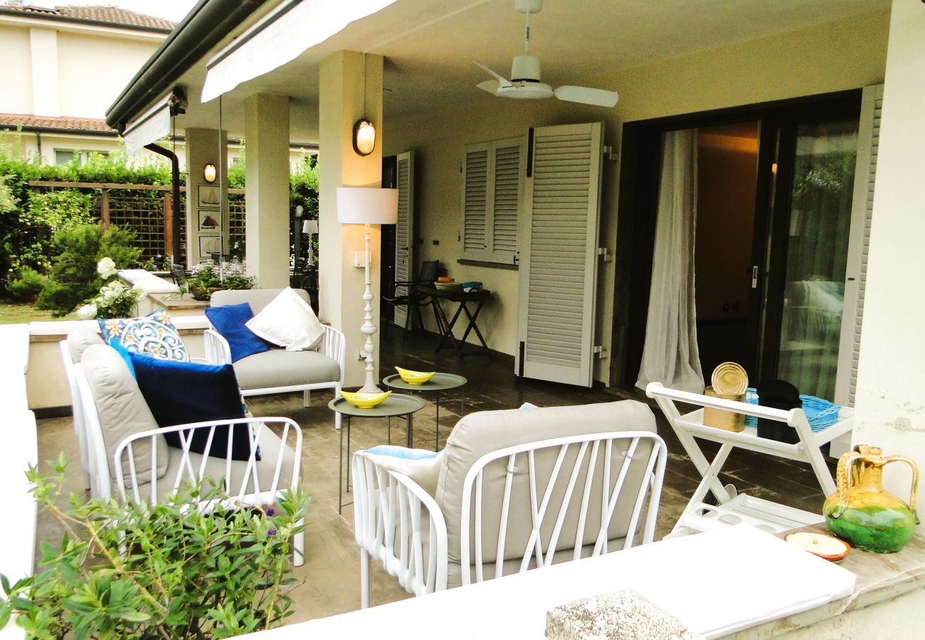 Villa in Cinquale - New Entry: Villa Forte dei Marmi in Versilia
