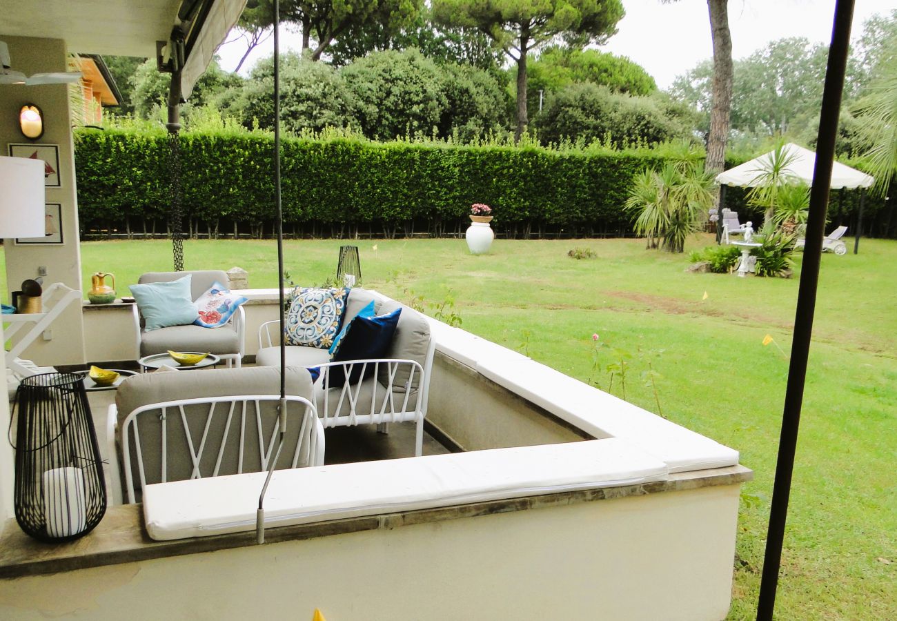 Villa in Cinquale - New Entry: Villa Forte dei Marmi in Versilia