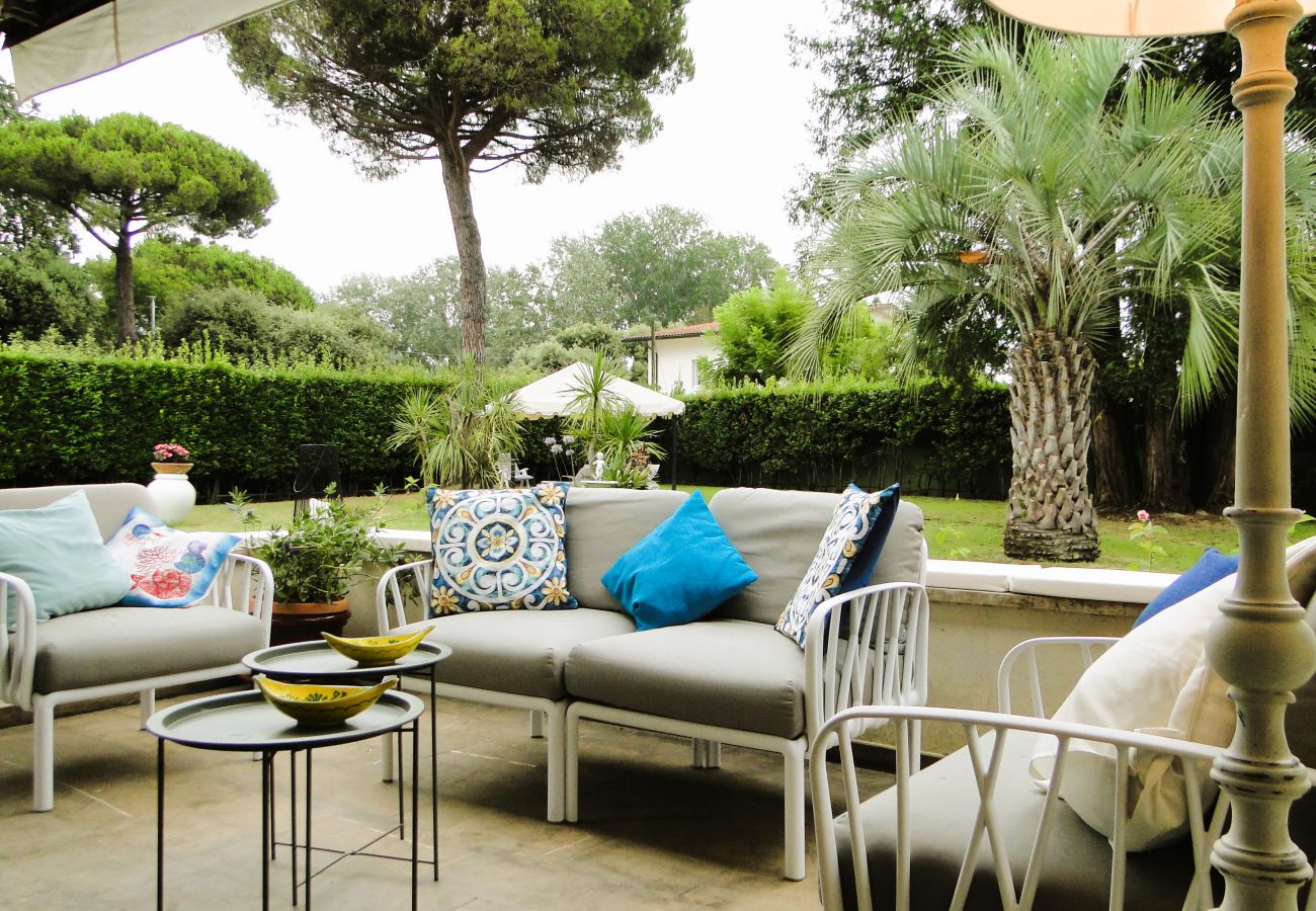 Villa in Cinquale - New Entry: Villa Forte dei Marmi in Versilia