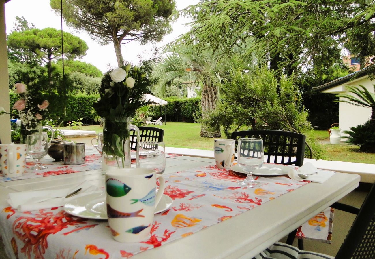 Villa in Cinquale - New Entry: Villa Forte dei Marmi in Versilia