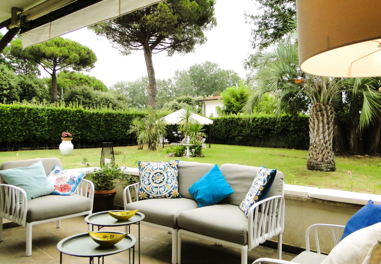Villa in Cinquale - New Entry: Villa Forte dei Marmi in Versilia