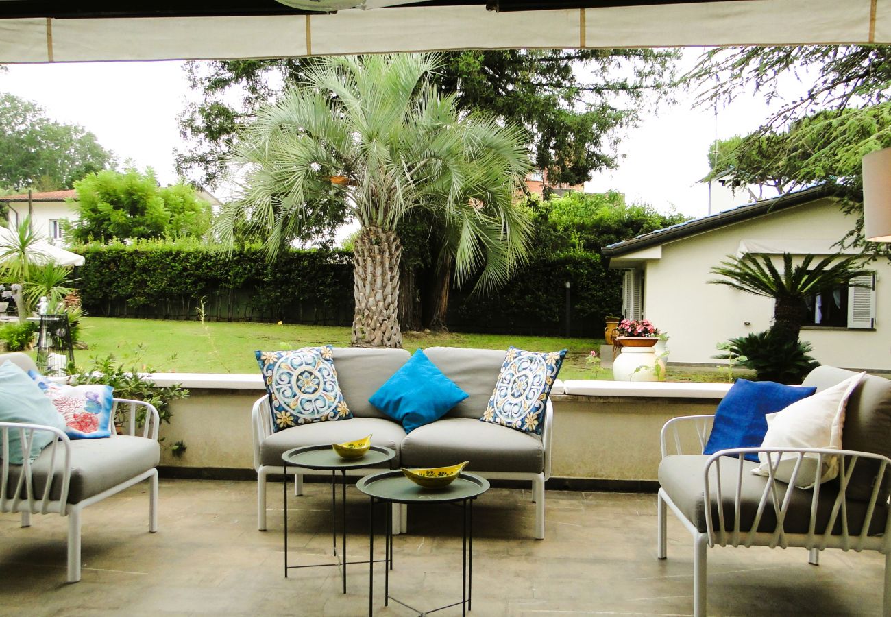 Villa in Cinquale - New Entry: Villa Forte dei Marmi in Versilia