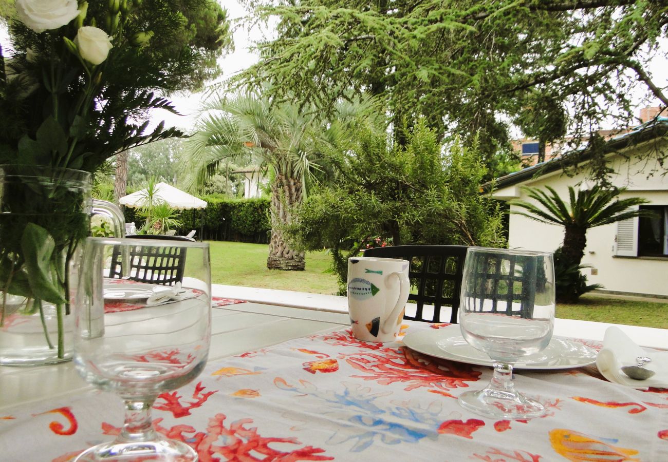 Villa in Cinquale - New Entry: Villa Forte dei Marmi in Versilia