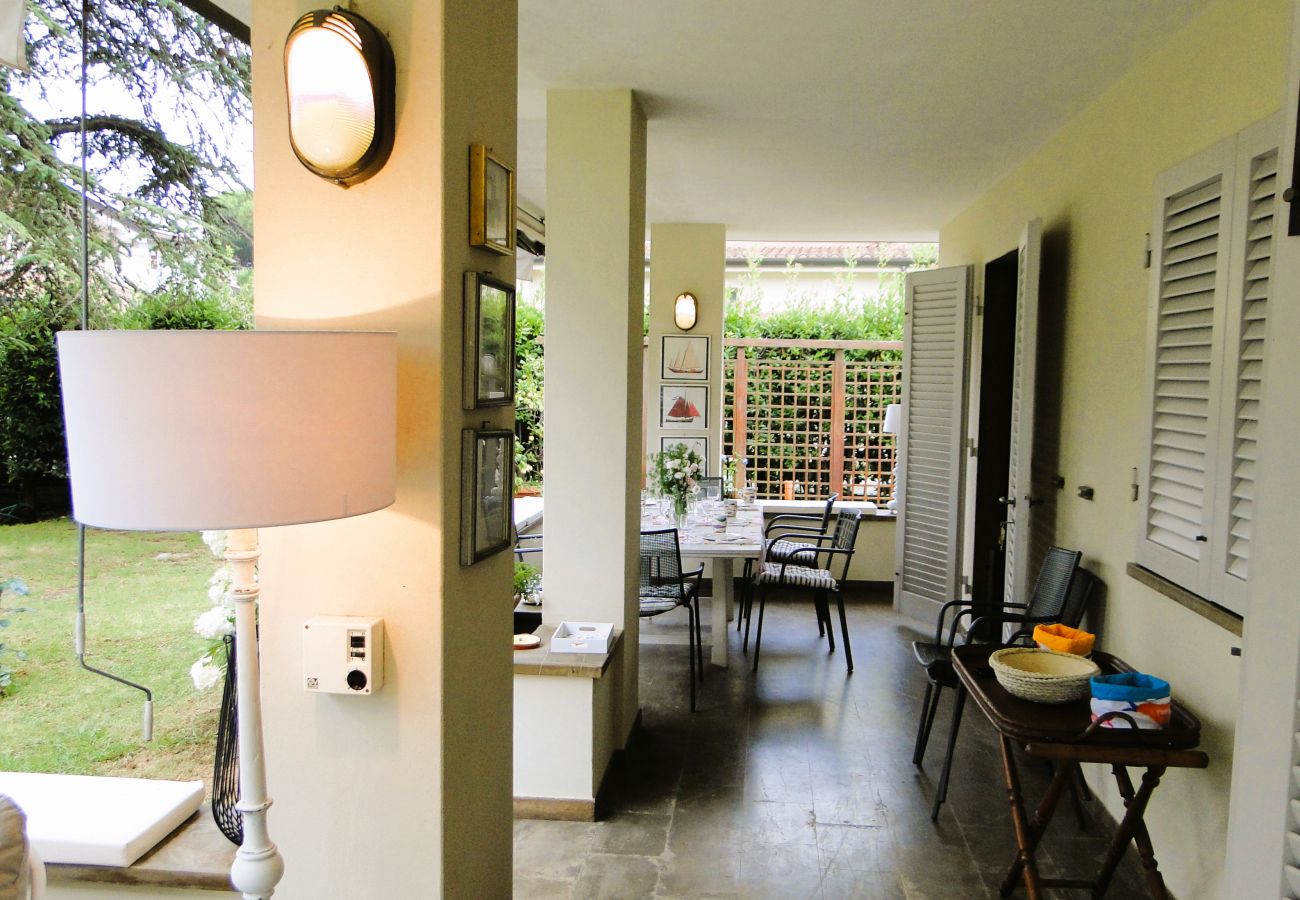 Villa in Cinquale - New Entry: Villa Forte dei Marmi in Versilia