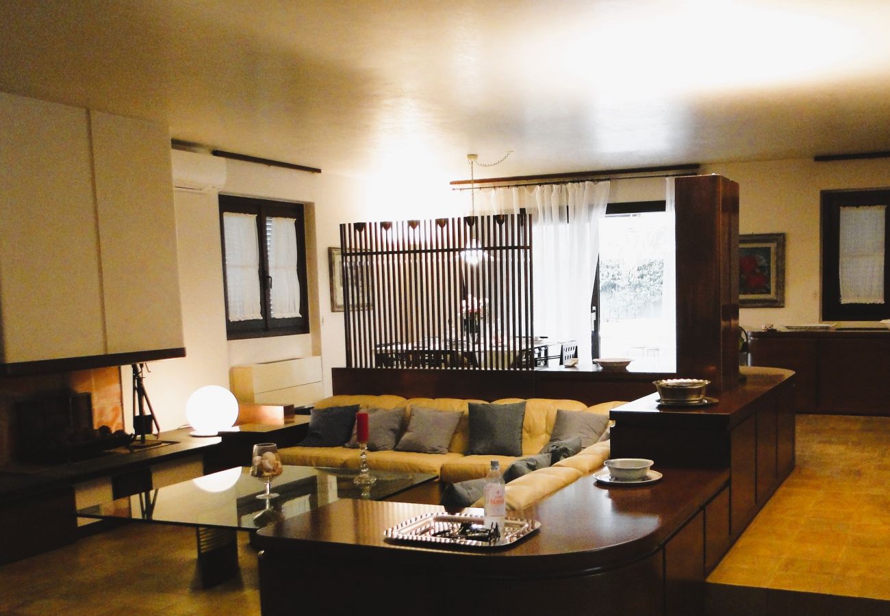 Villa in Cinquale - New Entry: Villa Forte dei Marmi in Versilia