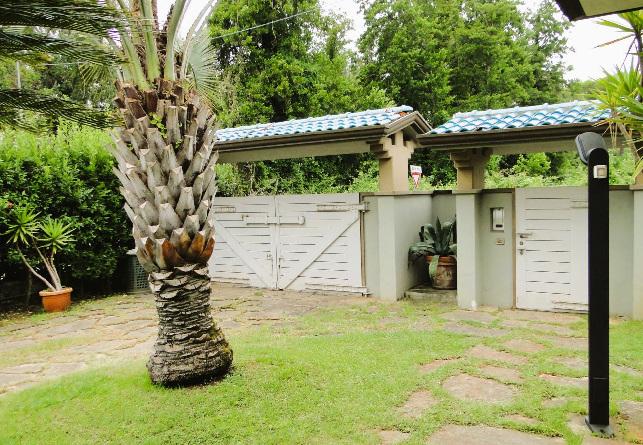 Villa in Cinquale - New Entry: Villa Forte dei Marmi in Versilia