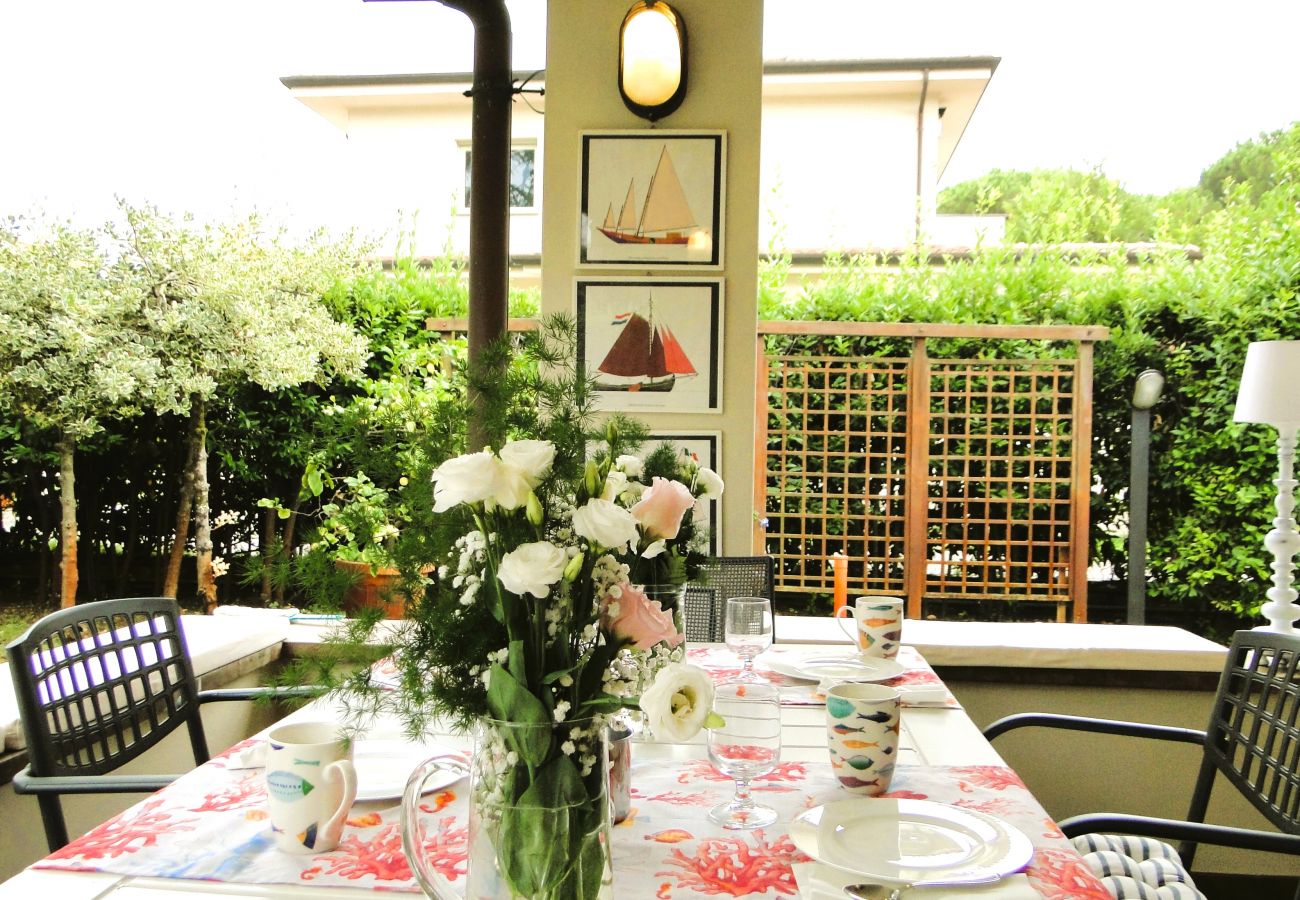 Villa in Cinquale - New Entry: Villa Forte dei Marmi in Versilia